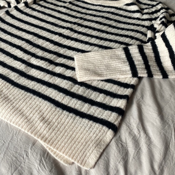 OLDNAVY Stripped Sweater - Picture 2 of 4